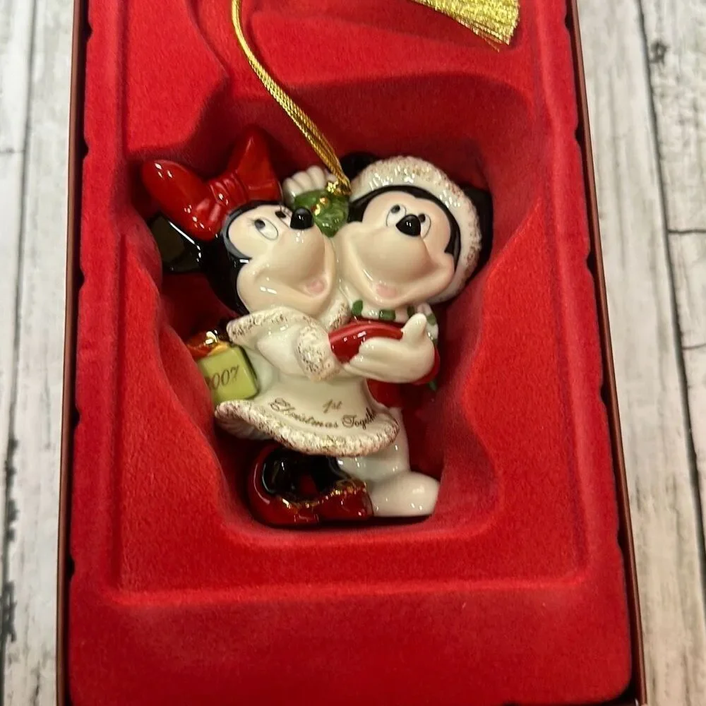 LENOX Disney Showcase 2007 Mickey &‎ Minnie 1st Christmas Together Ornament